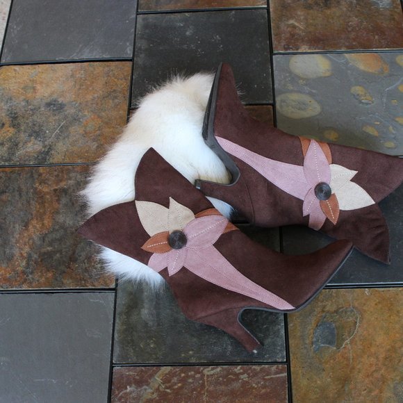 NWT -  HEELED SUEDE BOOT, size 6 - Picture 2 of 8